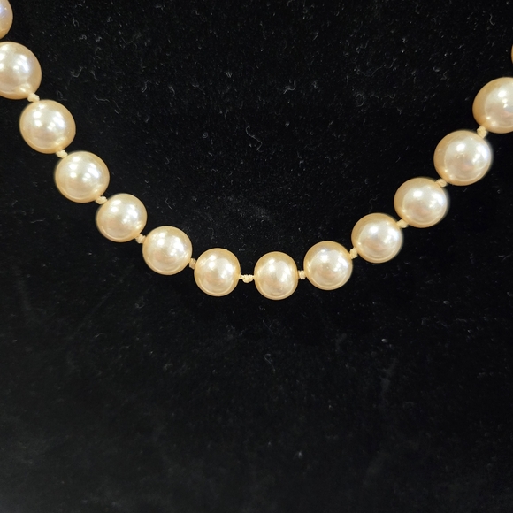 🐢 Vintage Givenchy Hand Knotted Real Pearls - COMES WITH VELVET VINTAGE CASE! - Picture 14 of 17